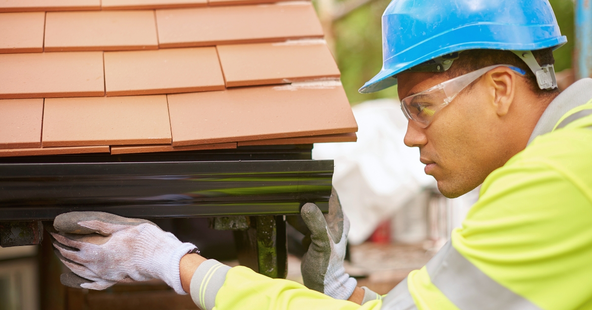 Who Should I Hire for Professional Seamless Gutter Installation in Sarasota?